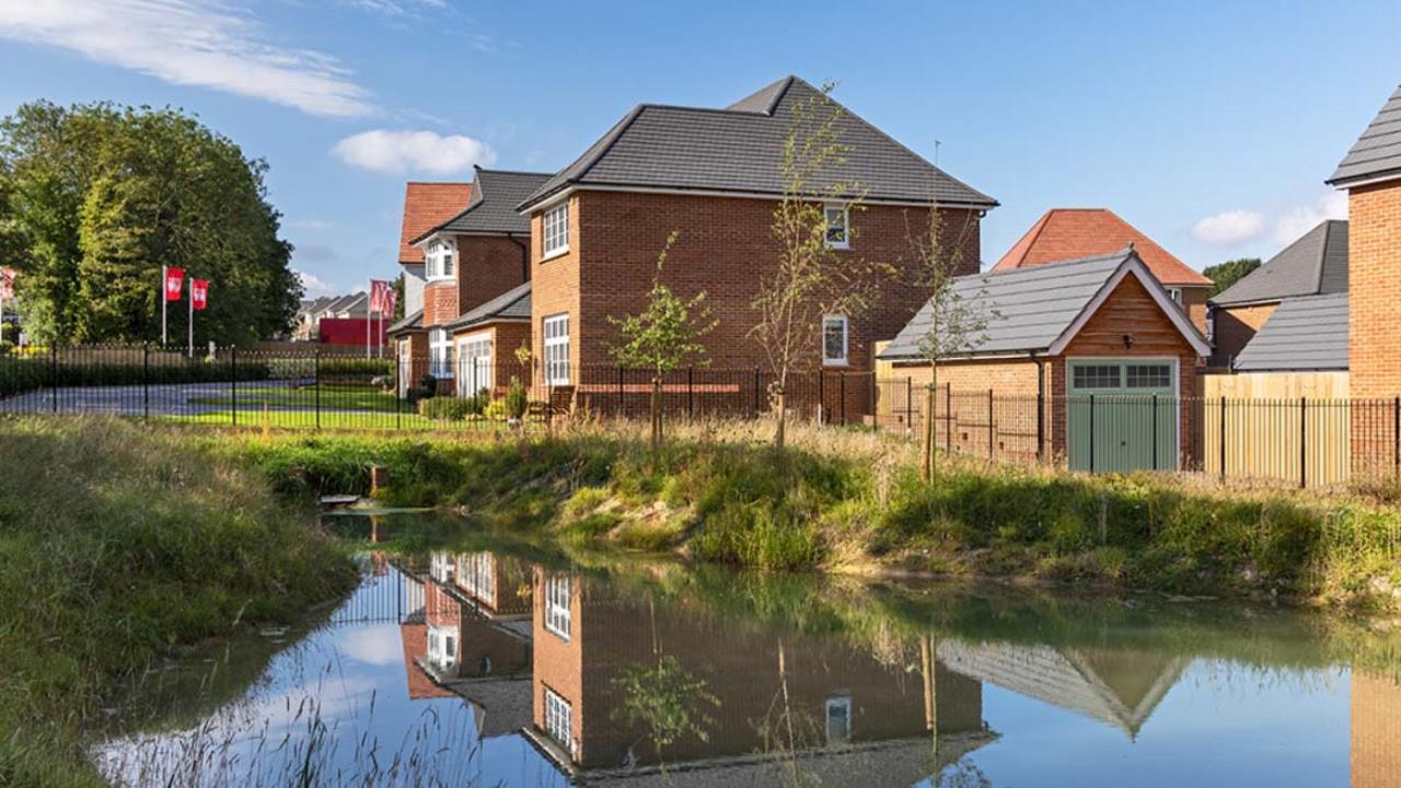 Redrow - A Better Way to Live - Nature for People - Street Scene