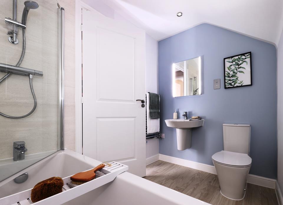 52744 - Main bathroom