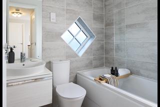 53438 - Main bathroom