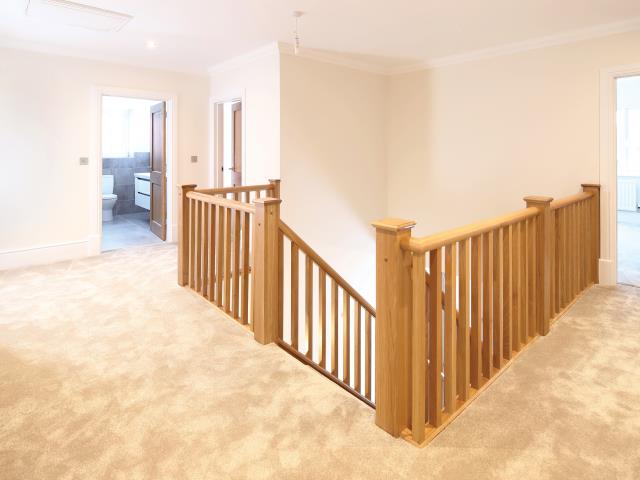 35706 - Upstairs hallway
