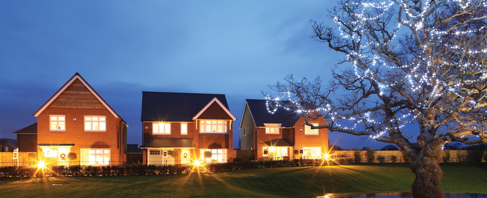 1-redrow-development-at-christmas-new-build-homes-heritage-collection