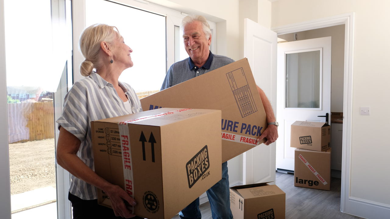 Redrow - Inspiration - Couple with moving boxes