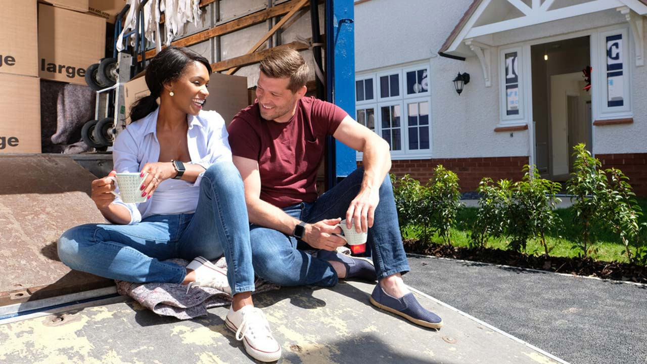 Redrow - Inspiration - A Happy ouple moving into a Redrow Home