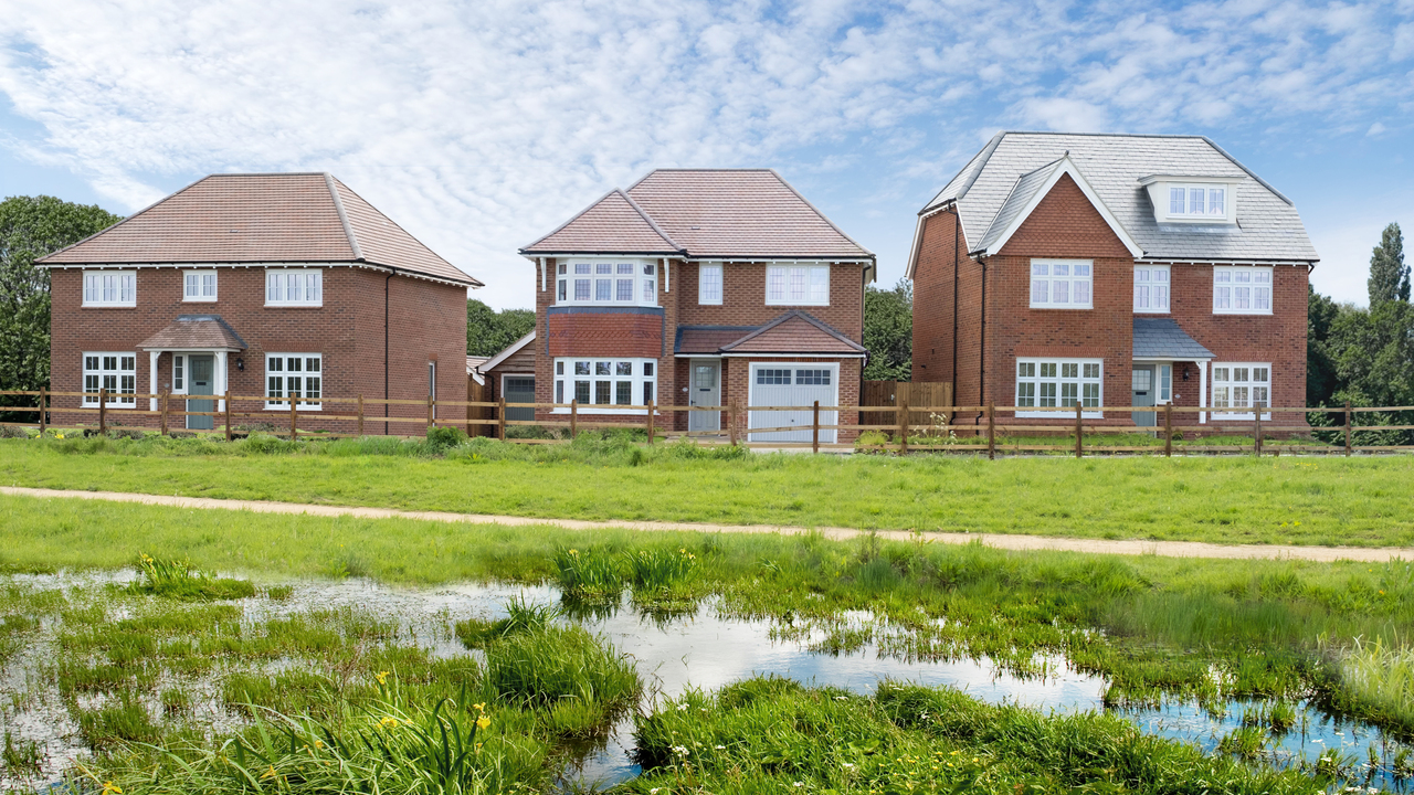 Redrow - Inspiration - Houses Overlooking Pond