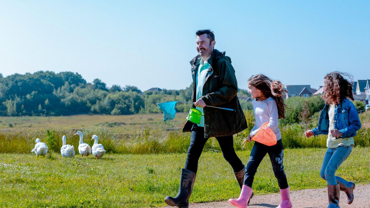 Redrow | Inspiration | Dad and Daughters Going Pond Dipping