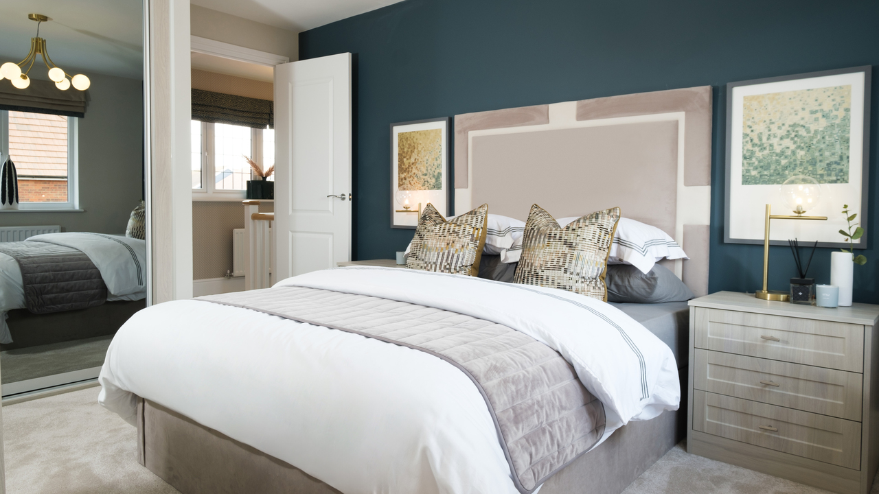 Redrow | Inspiration | Bedroom with mirrored wardrobes