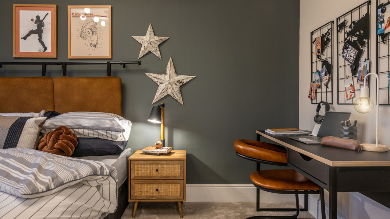 Redrow - Inspiration - Bedroom with stars on the wall