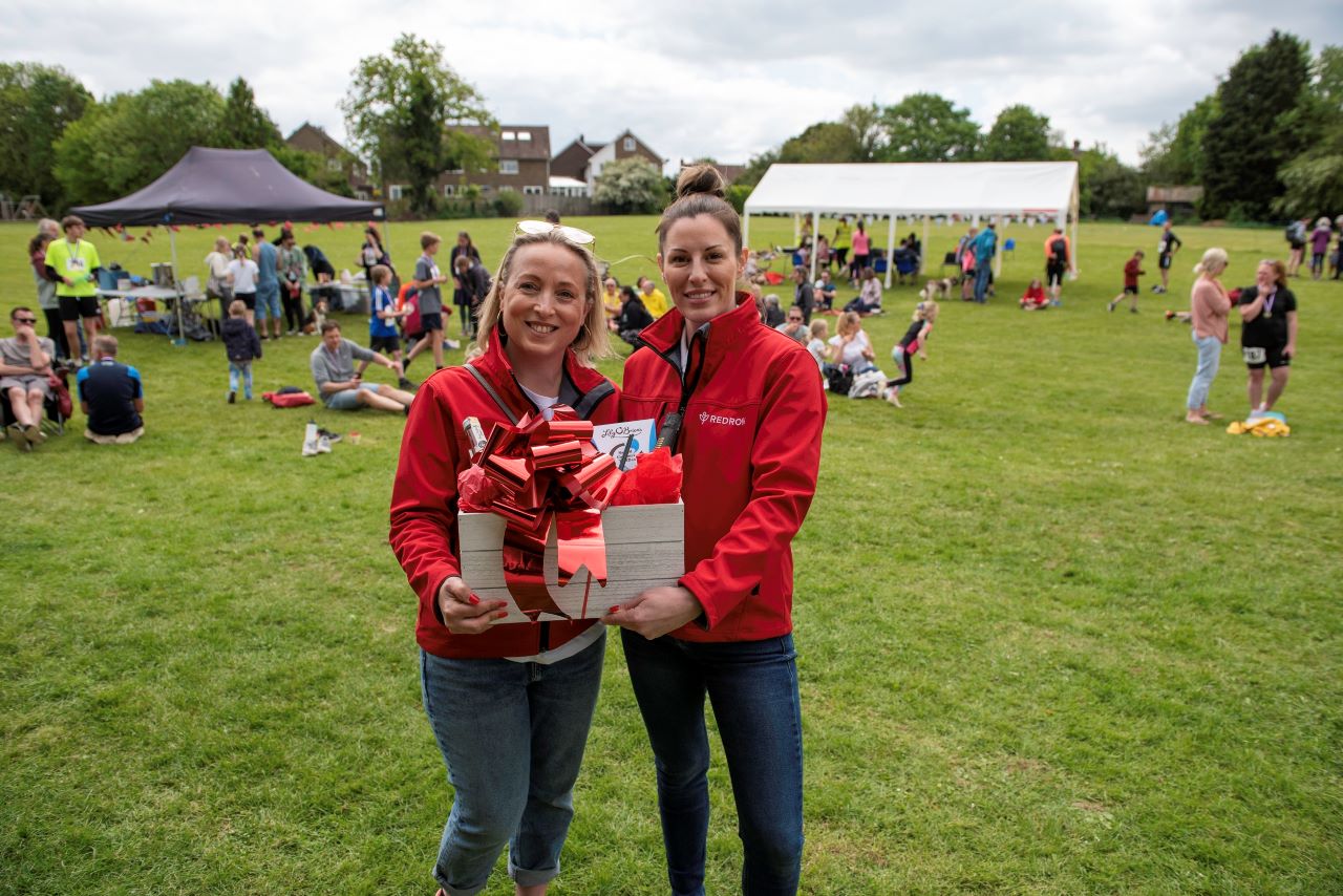 Redrow | News | Going for gold donation made towards local school Fun Run | Donation