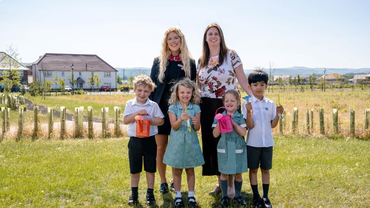 Redrow - News - Woodford children get set to grow