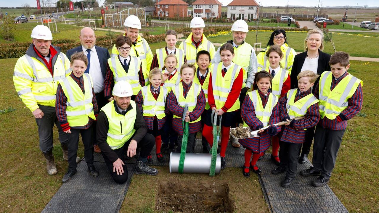 Redrow - News - Local school pupils helped to imagine homes of the future with time capsule burial