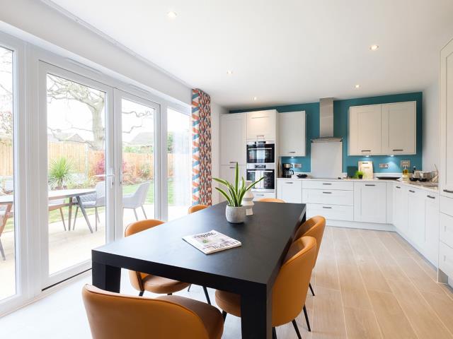 Redrow-Oxford-Dining_Kitchen-55136