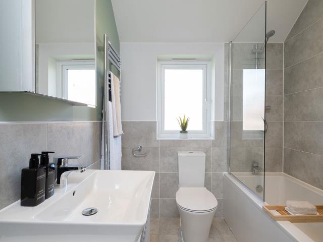 Redrow-Stratford-Lifestyle-Bathroom-56572