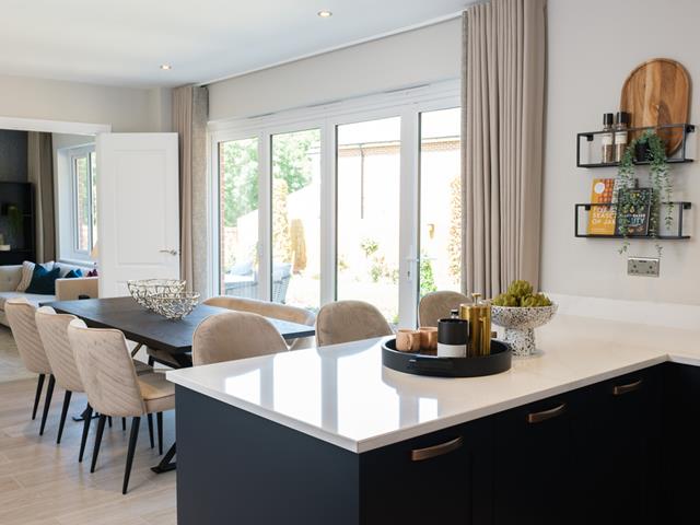 redrow-the-balmoral-kitchen-dining-60300