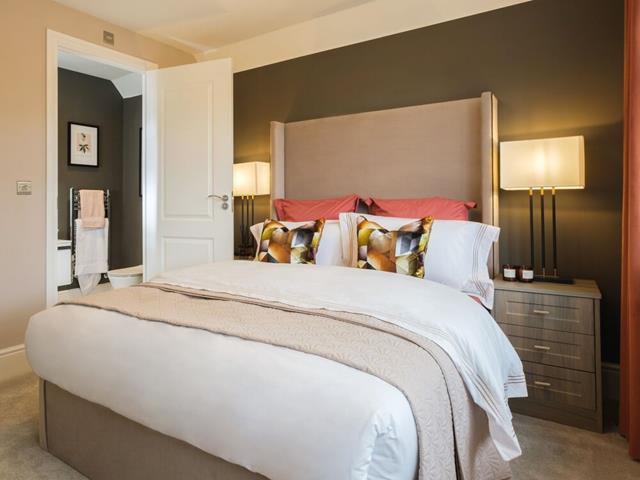 redrow-the-chester-main-bedroom-65510