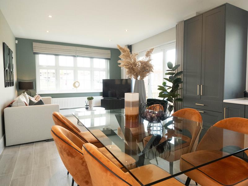 Redrow - The Shaftesbury - Dining Family - 52635